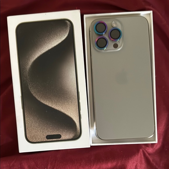 Apple Silver iPhone Protective Case with Wireless Charging
